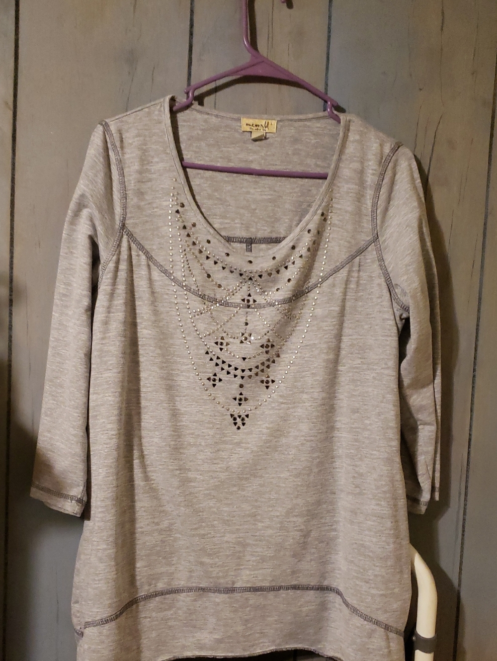 ONE WORLD SIZE LARGE WITH GOLD TRIM